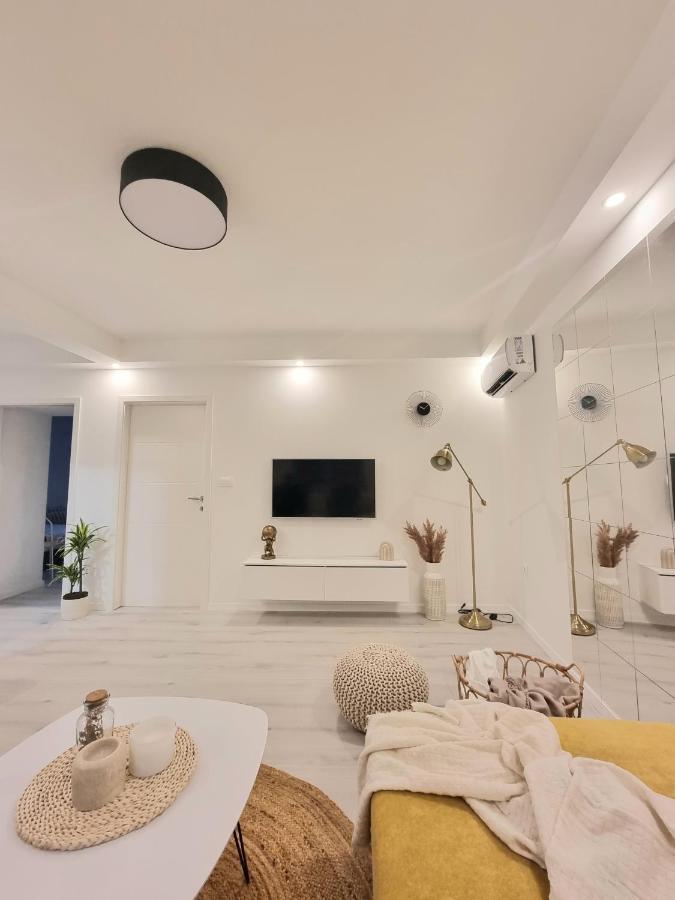Un Ami Apartment Пула Екстериор снимка