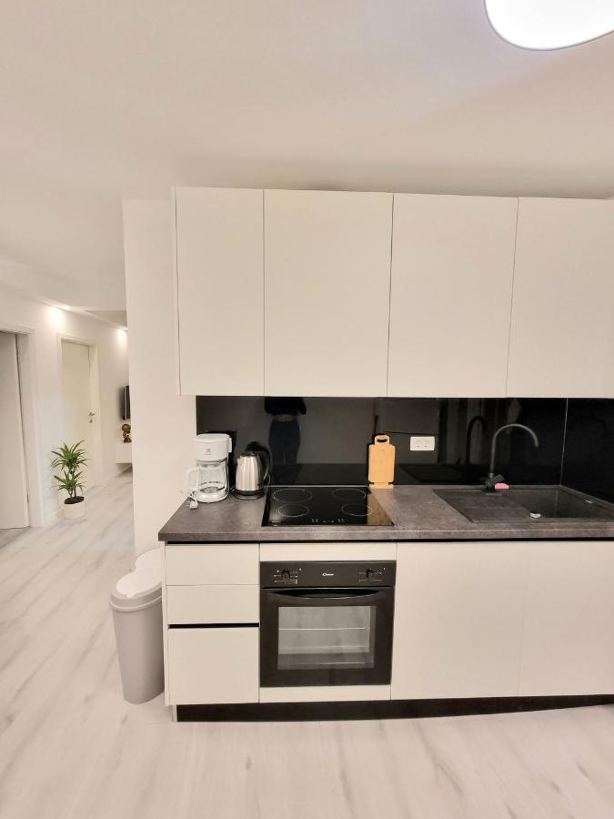 Un Ami Apartment Пула Екстериор снимка