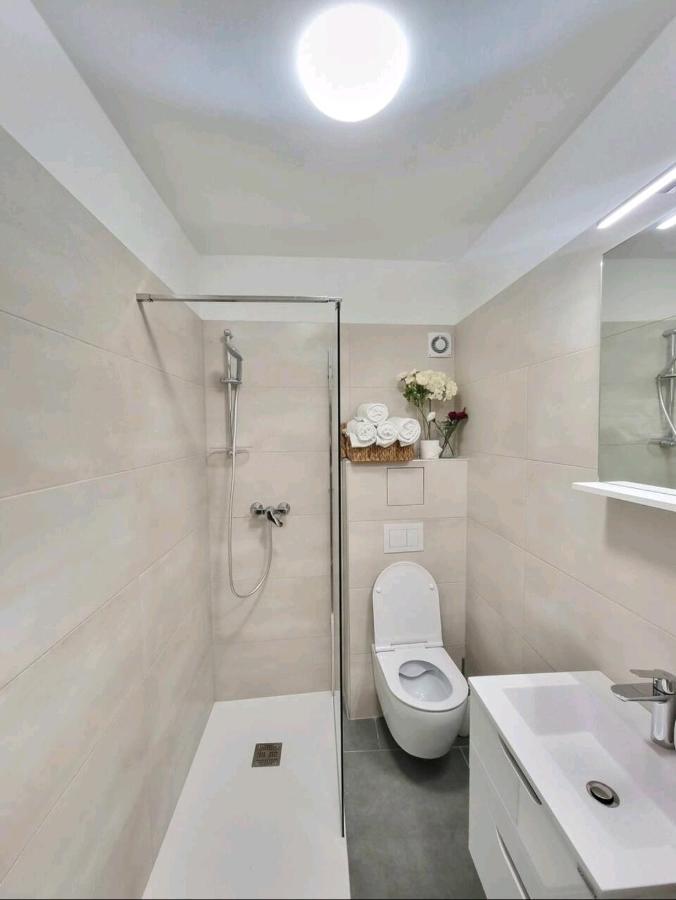 Un Ami Apartment Пула Екстериор снимка