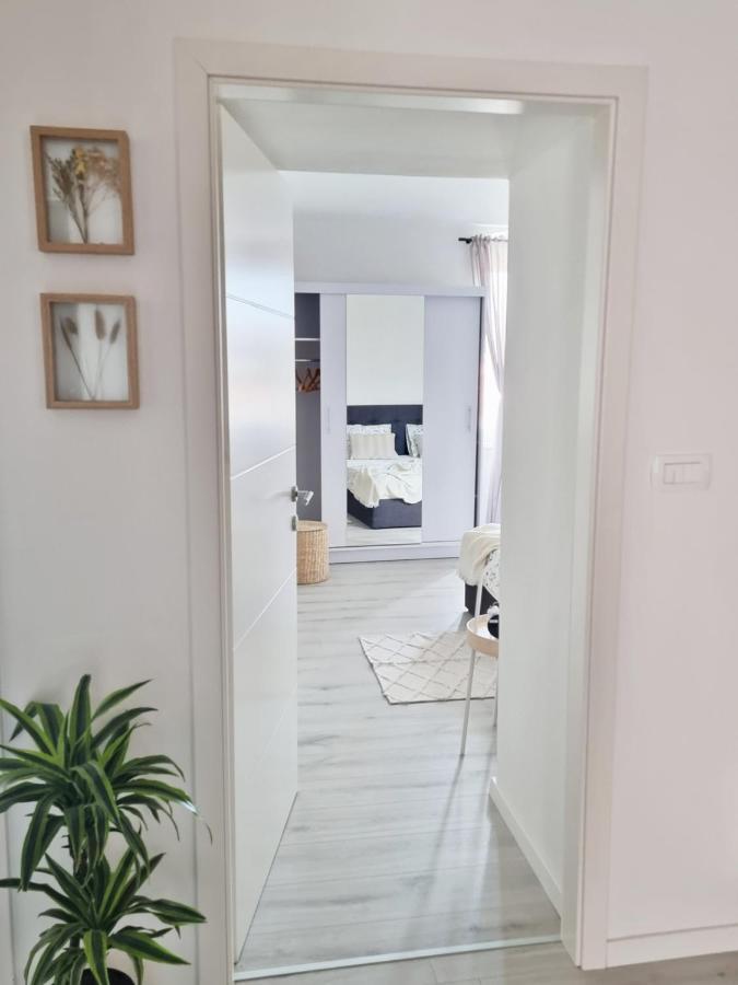 Un Ami Apartment Пула Екстериор снимка